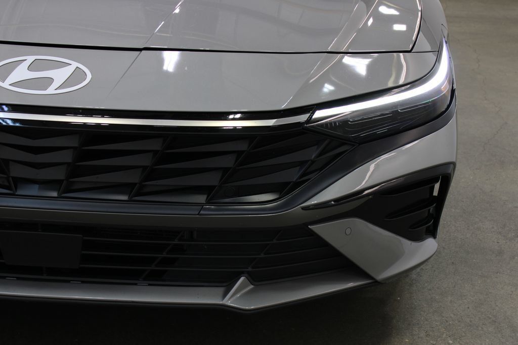 Used 2024 Hyundai Elantra Limited FWD image 8
