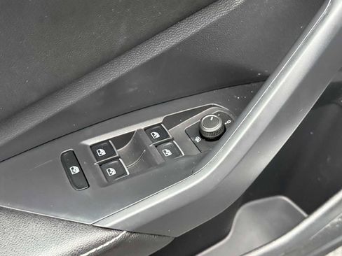 Certified 2023 Volkswagen Jetta SE w/ Panoramic Sunroof Package image 11