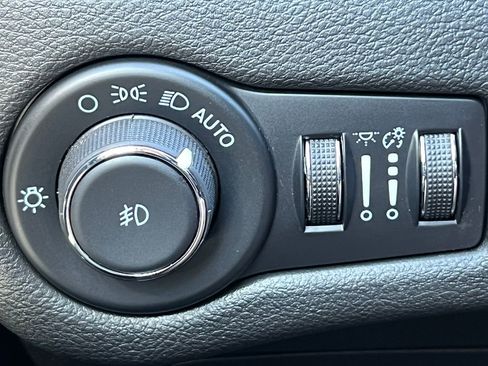 Used 2022 Jeep Cherokee Trailhawk w/ Premium Leather Package AWD/4WD image 23