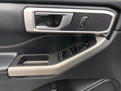 Used 2023 Ford Explorer XLT w/ Equipment Group 202A AWD/4WD image 18