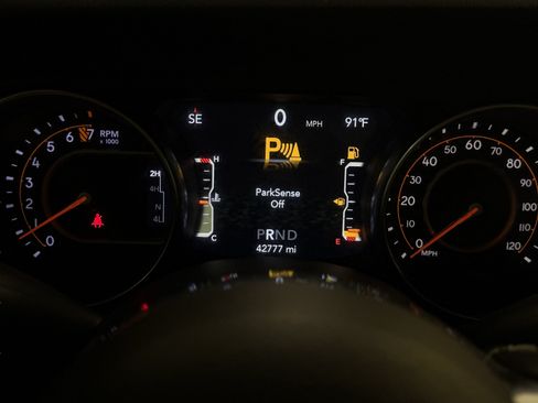 Used 2020 Jeep Gladiator Overland AWD/4WD image 18