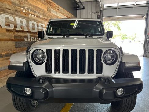 Used 2022 Jeep Wrangler Unlimited Sahara AWD/4WD image 54
