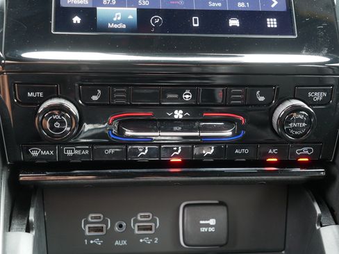 Used 2024 Jeep Grand Cherokee Altitude AWD/4WD image 23