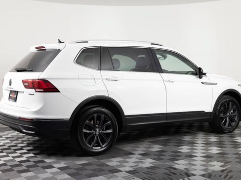 Used 2024 Volkswagen Tiguan SE AWD/4WD image 8