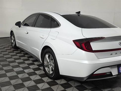 Used 2021 Hyundai Sonata SE w/ Preferred Accessory Package FWD image 6