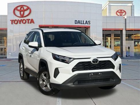 Used 2025 Toyota RAV4 XLE FWD image 1