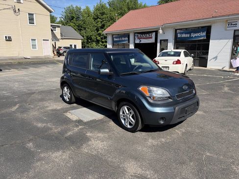 Used 2011 Kia Soul + FWD image 4