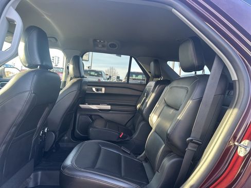 Used 2022 Ford Explorer XLT w/ Equipment Group 202A image 12