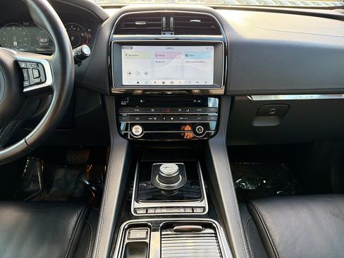 Used 2020 Jaguar F-PACE Prestige image 19