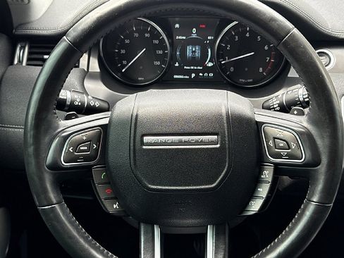 Used 2019 Land Rover Range Rover Evoque SE Premium image 19