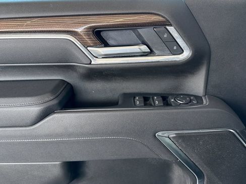 Used 2025 Chevrolet Silverado 2500 LT w/ Convenience Package image 17