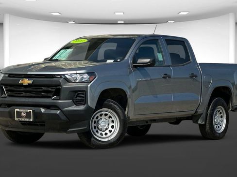 Used 2023 Chevrolet Colorado W/T RWD image 2