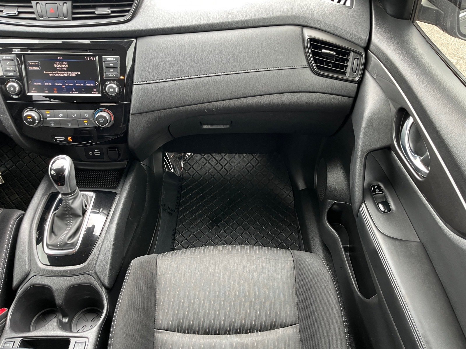 Used 2020 Nissan Rogue S w/ Special Edition Package FWD image 15