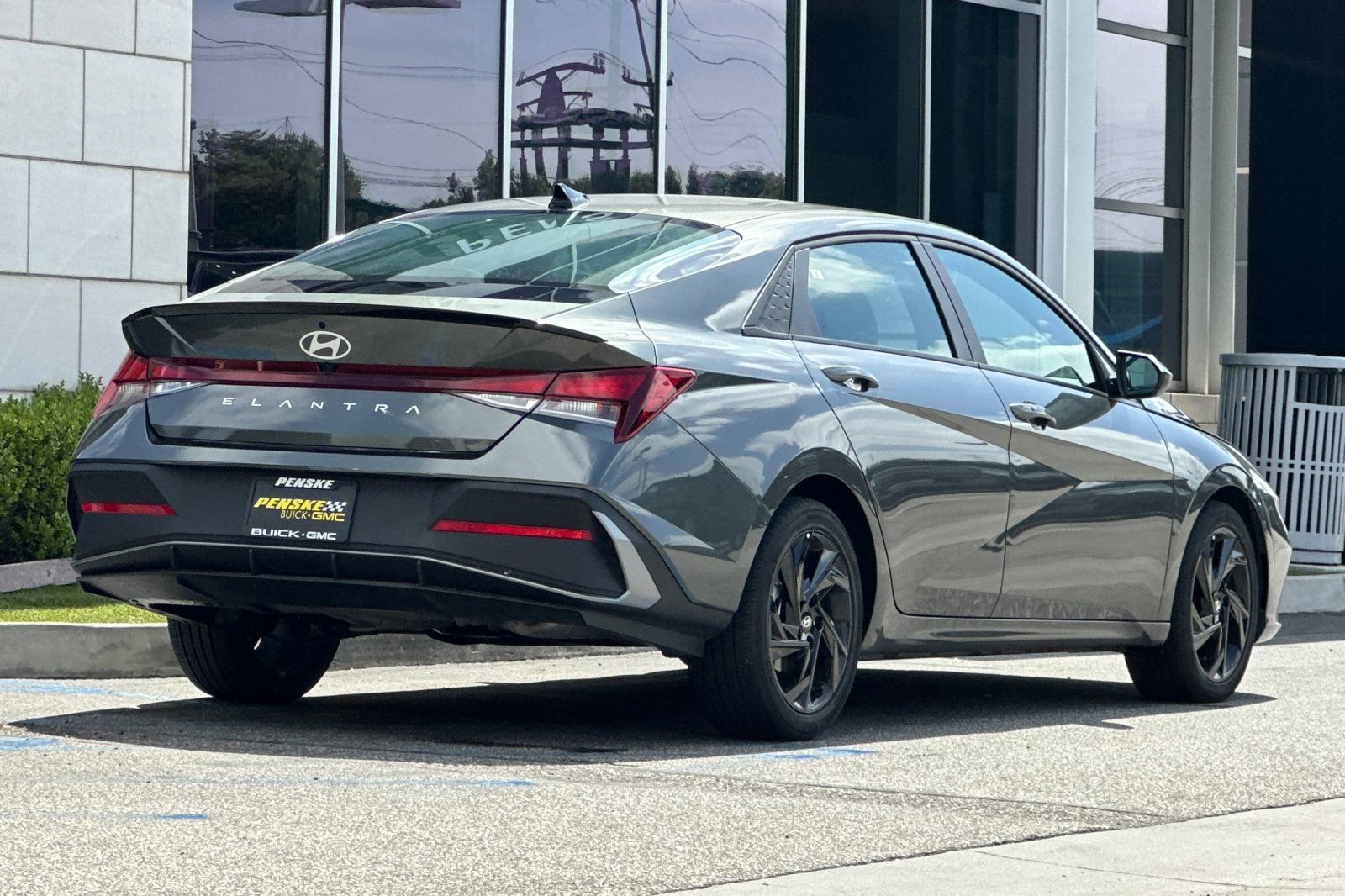 Used 2026 Hyundai Elantra Sport FWD image 4
