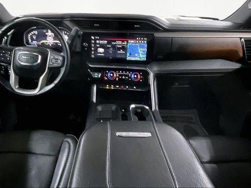 Used 2024 GMC Sierra 2500 Denali image 8