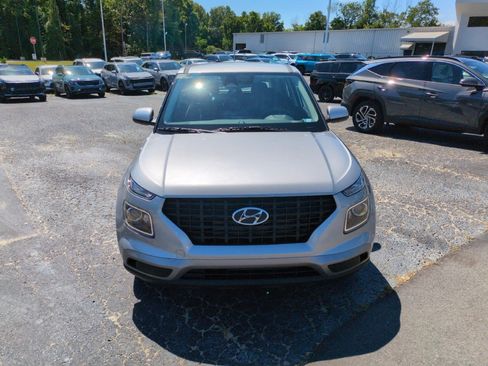 New 2026 Hyundai Venue SE FWD image 2