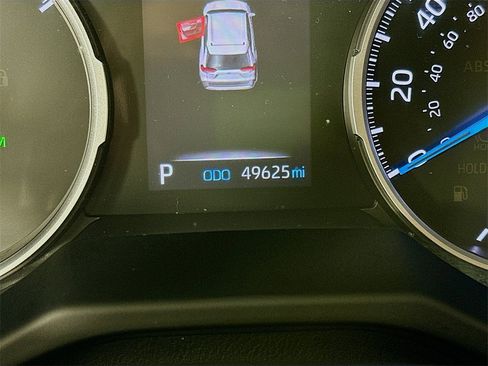 Used 2021 Toyota RAV4 XLE Premium image 15