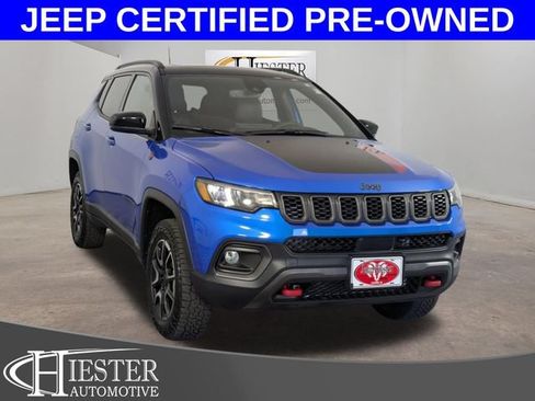 Certified 2026 Jeep Compass Trailhawk w/ Sun, Sound & Navigation Group AWD/4WD image 1
