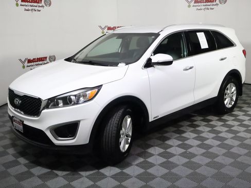 Used 2017 Kia Sorento AWD w/ LX Convenience Package image 15