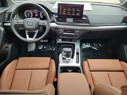 Certified 2025 Audi Q5 2.0T Premium w/ Convenience Plus Package AWD/4WD image 2
