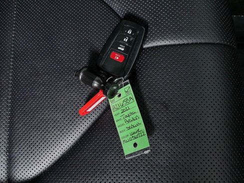 Used 2021 Toyota Avalon XSE FWD image 24