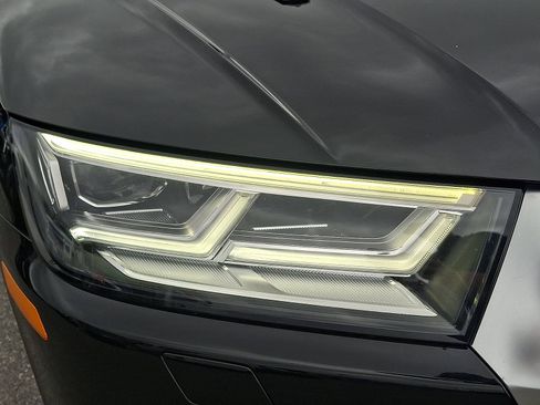 Used 2019 Audi SQ5 Premium Plus w/ Premium Plus Package AWD/4WD image 9
