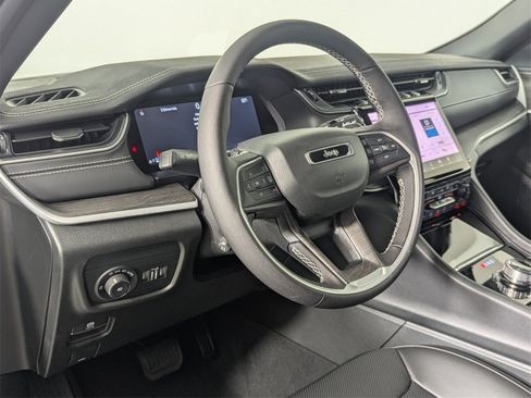 New 2025 Jeep Grand Cherokee Limited w/ Luxury Tech Group II image 10