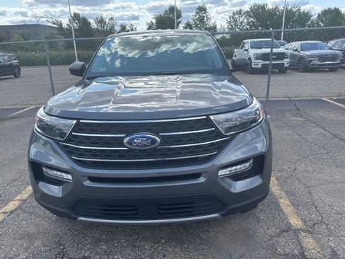 Used 2023 Ford Explorer XLT w/ Equipment Group 202A AWD/4WD image 4