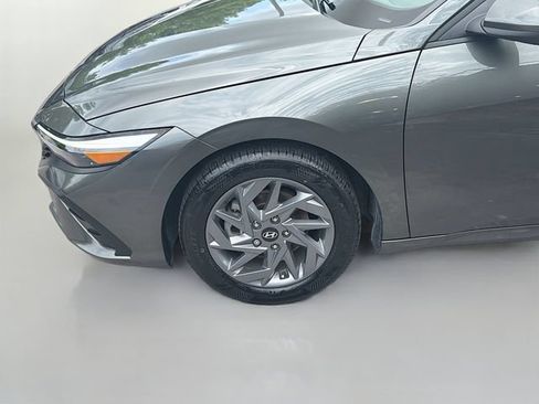 Used 2024 Hyundai Elantra SEL FWD image 28