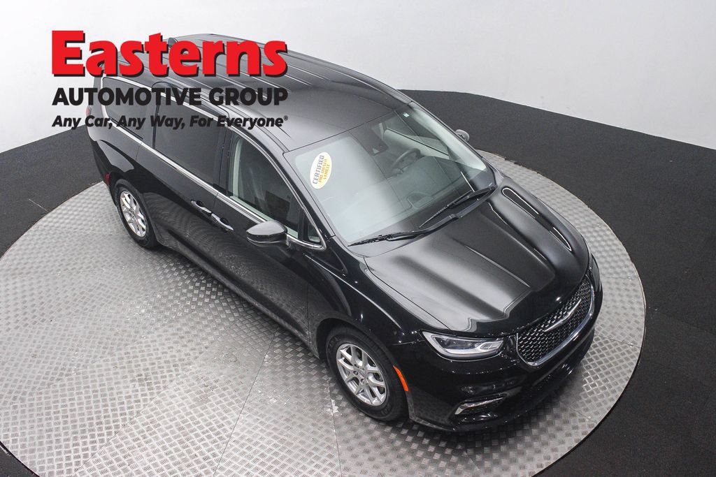 Used 2023 Chrysler Pacifica Touring-L FWD image 4