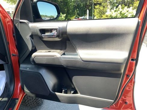 Used 2017 Toyota Tacoma TRD Pro AWD/4WD image 13