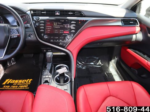 Used 2019 Toyota Camry XSE image 14
