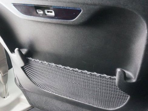 Used 2024 Chrysler Pacifica Touring-L image 36