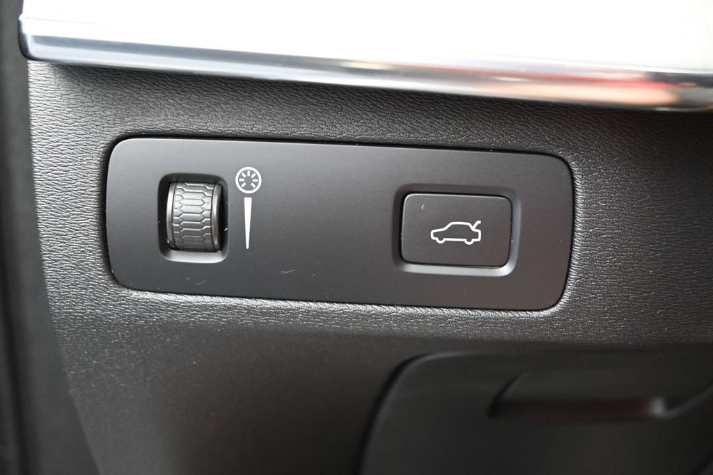 Used 2022 Volvo XC90 T5 Momentum AWD/4WD image 14