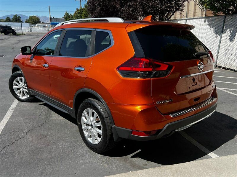 Used 2017 Nissan Rogue SV AWD/4WD image 5