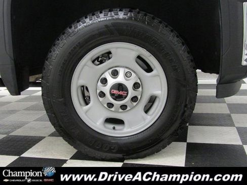 Used 2024 GMC Sierra 2500 Pro w/ Convenience Package image 3