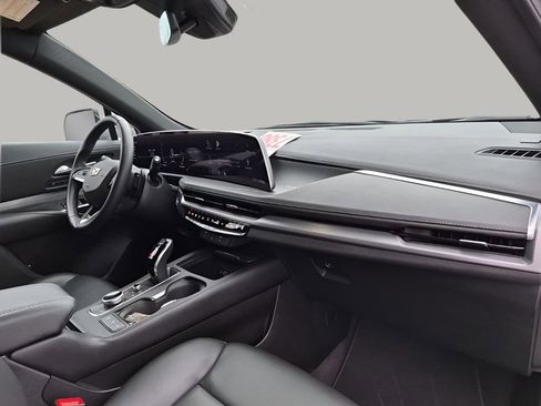 Certified 2025 Cadillac XT4 Premium Luxury image 14