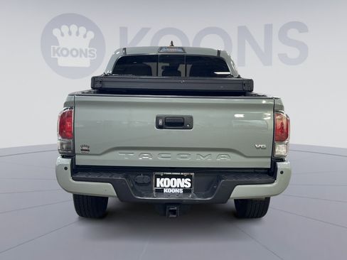 Used 2022 Toyota Tacoma TRD Sport image 5