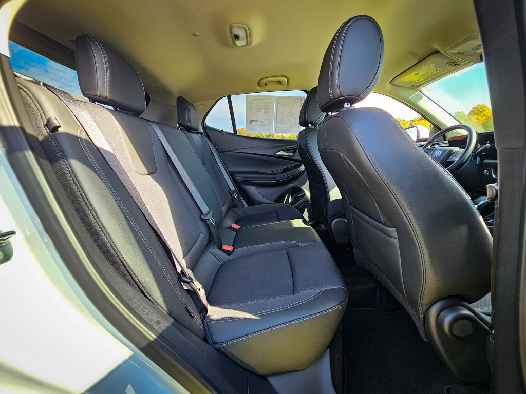Used 2025 Buick Encore GX Preferred AWD/4WD image 34