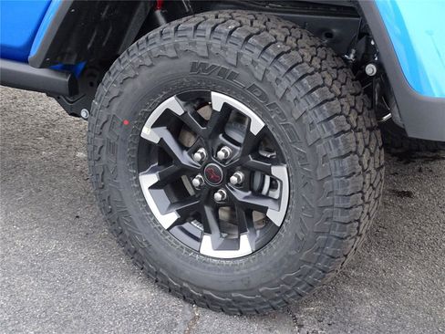 New 2025 Jeep Gladiator Rubicon image 18