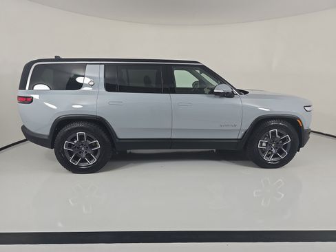 Used 2023 Rivian R1S Adventure AWD/4WD image 6