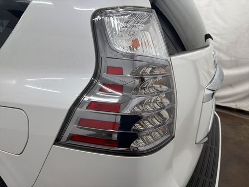 Used 2014 Lexus GX 460 w/ Preferred Accessory Package image 12