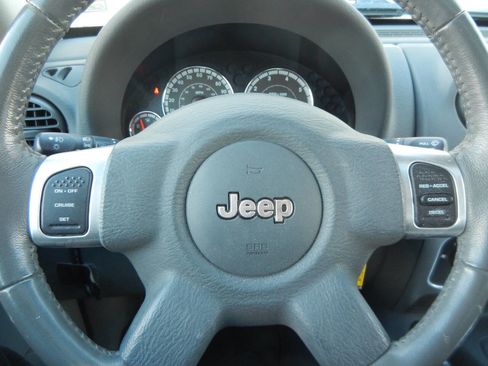 Used 2005 Jeep Liberty Limited image 41