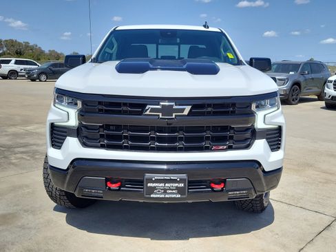Used 2024 Chevrolet Silverado 1500 LT Trail Boss w/ Convenience Package II image 2