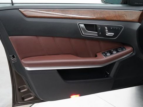 Used 2014 Mercedes-Benz E 250 BlueTEC 4MATIC Sedan image 9