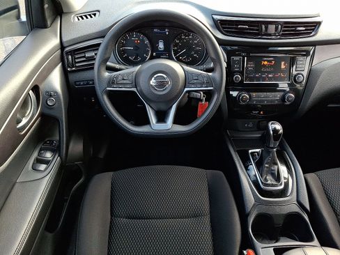 Used 2022 Nissan Rogue Sport S image 11