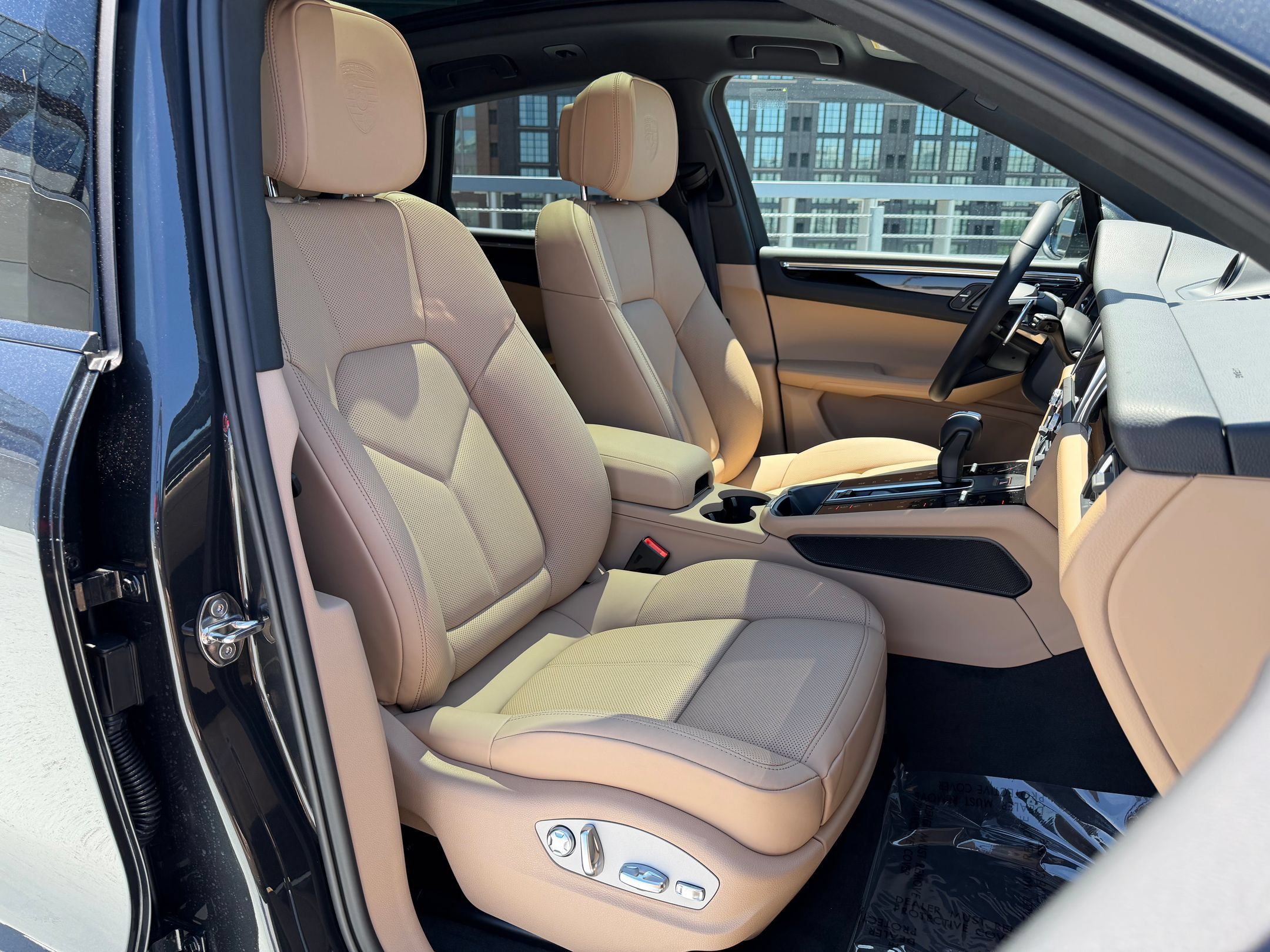Used 2026 Porsche Macan AWD/4WD image 14