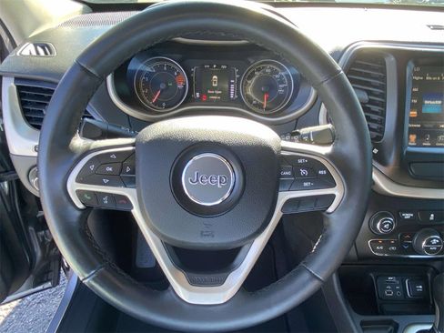 Used 2016 Jeep Cherokee Latitude w/ Comfort/Convenience Group image 18