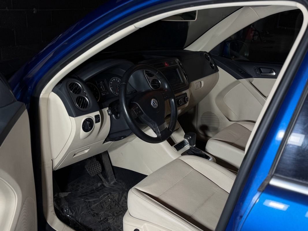 Used 2010 Volkswagen Tiguan Wolfsburg Edition FWD image 9