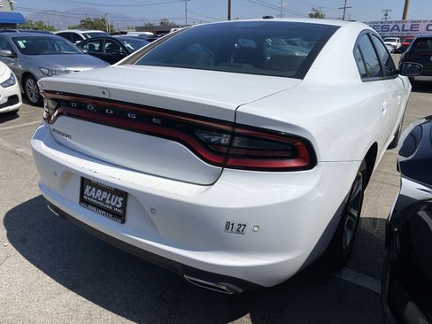 Used 2022 Dodge Charger SXT RWD image 10